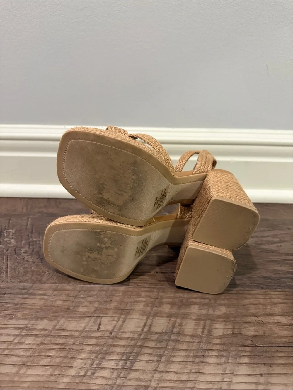 Crown Vintage Dylan Sandals size 6 in Cashew Oat